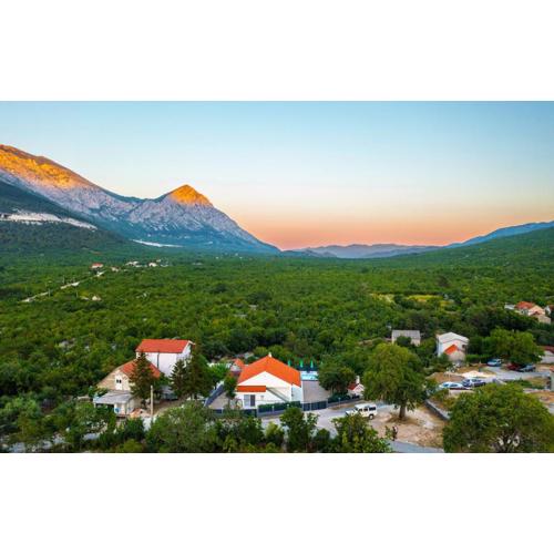 Beautiful Villa Ika with pool in Makarska