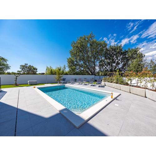 Beautiful villa in Stinjan near the beach
