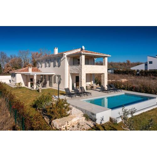 Beautiful Villa Legro with pool in Visnjan