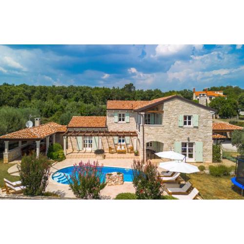 Beautiful Villa Mara with pool in Sv Lovrec