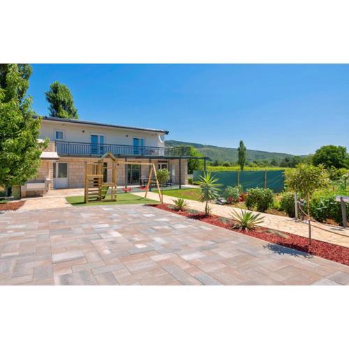 Beautiful Villa Miki with pool in Makarska