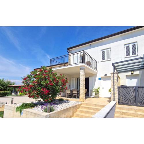 Beautiful Villa Piccolo Paradiso in Novigrad