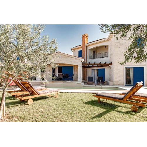 Beautiful Villa Torre I with whirlpool in Tar