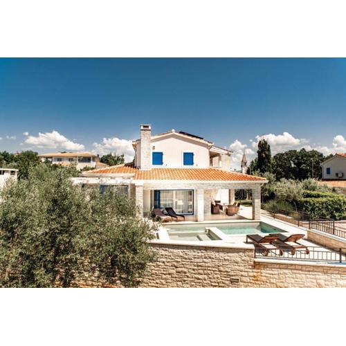 Beautiful Villa Torre III with sauna in Tar
