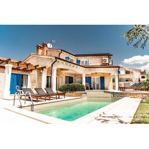 Beautiful Villa Torre IV with sauna in Tar