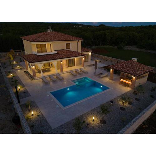 Beautiful Villa Vita Maris with heated pool