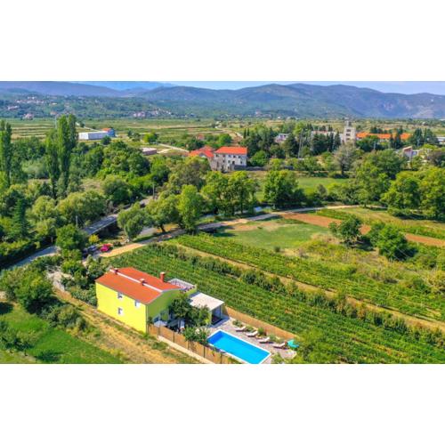 Beautiful Villa Vrljika with pool in Makarska