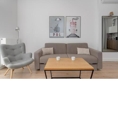 Beautiful White - Beige Apartment with Balcony in Wrocław by Noclegi Renters