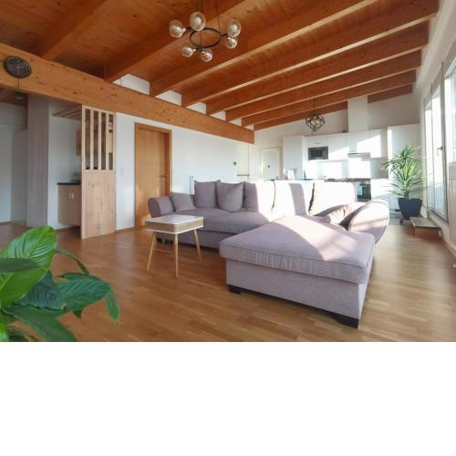 BeeHome Apartment
