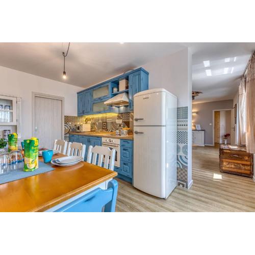 Beeindruckende 5-Sterne-Villa mit Meerblick, Sauna, Gym, beheizten Privatpool, Spielplatz, BBQ