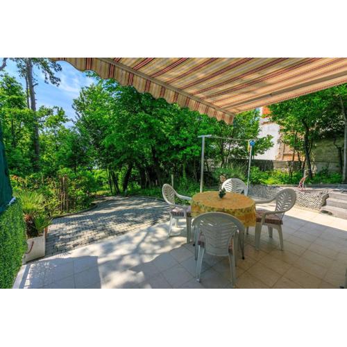 Beeindruckendes Apartment direkt am Strand mit privater Terrasse, Privatparkplatz, WiFi, Grill