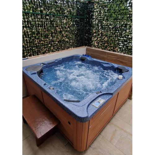 Bella Vista Beach House apartments, hot pool and jacuzzi