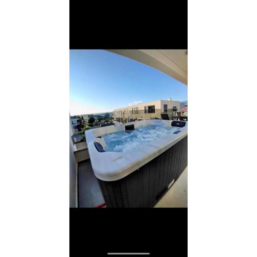 Bella Vista Sunset penthouse with private jacuzzi