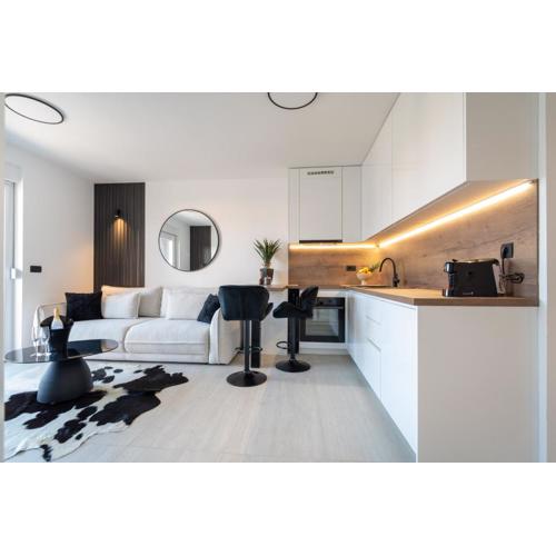 Bellamare Pool Access Apartment