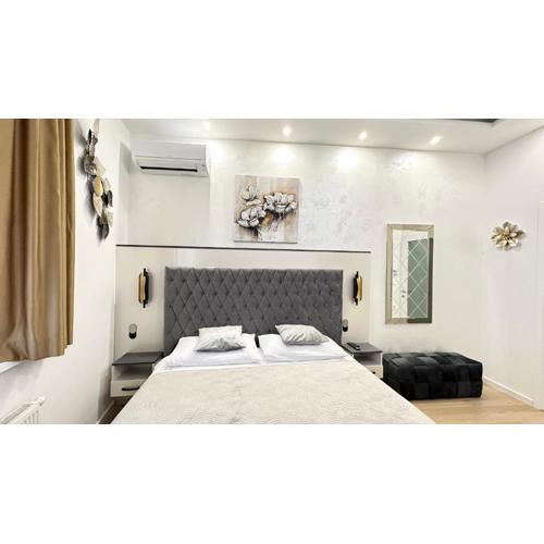 Bellamy-modern studio apartment,free garage