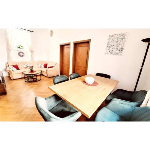 BEST apartment with FREE parking!