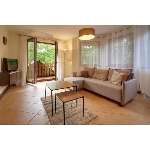 Beżowy Apartament Sun Seasons 24 w Karpaczu z Parkingiem i Balkonem by Noclegi Renters