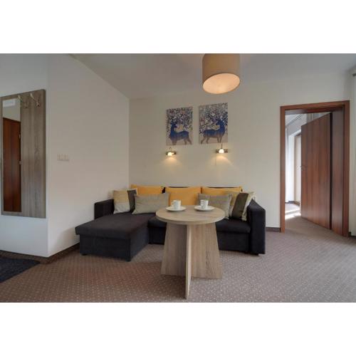Beżowy i Nowoczesny Apartament Sun Seasons 24 w Szklarskiej Porębie by Noclegi Renters