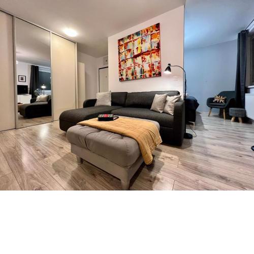 BL - The Apartment Lenka, 24hr Self Check-in, Free Private Parking, Balcony with Mountain View, 5 minute walk to City Center