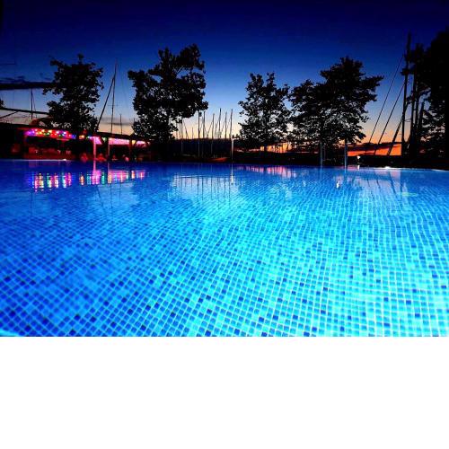 BL LAKESIDE APARTMAN
