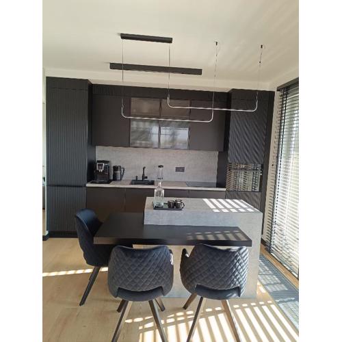 Black Bella Apartament Kielce, Widok na Telegraf, Garaż, Klimatyzacja, Lustra w sypialni