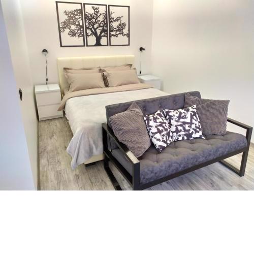 Black&white apartment on Saksaganskogo