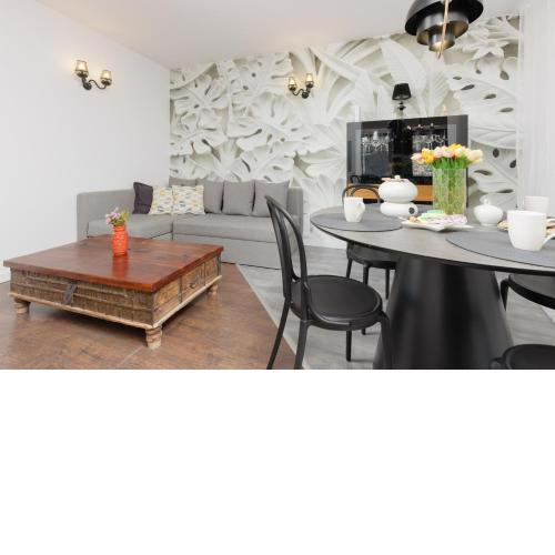 Błonia Wilanowskie Apartment Warsaw by Noclegi Renters