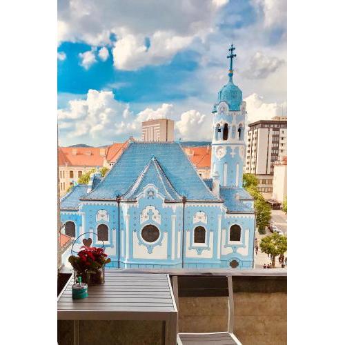 Blue Church views - central, quiet, bright - 4th floor corner apartment 125m2