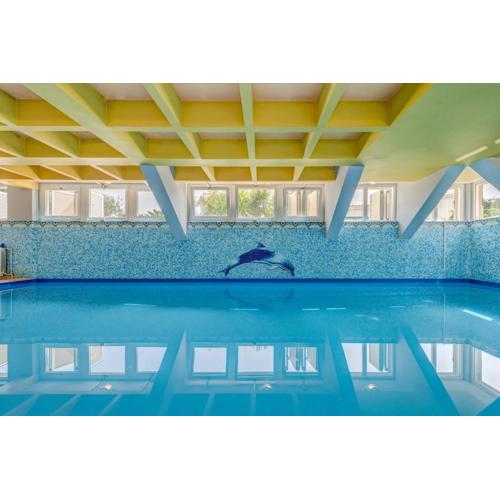 Blue Dolphin Apartment - Private indoor Pool, Jacuzzi, Garden