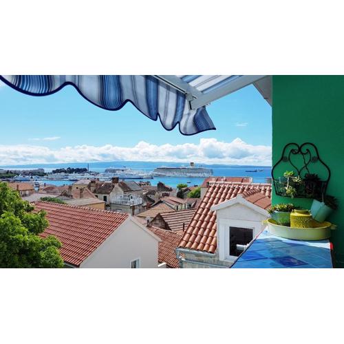 Blue Dreams Apartments In The Old Town With A Sea View