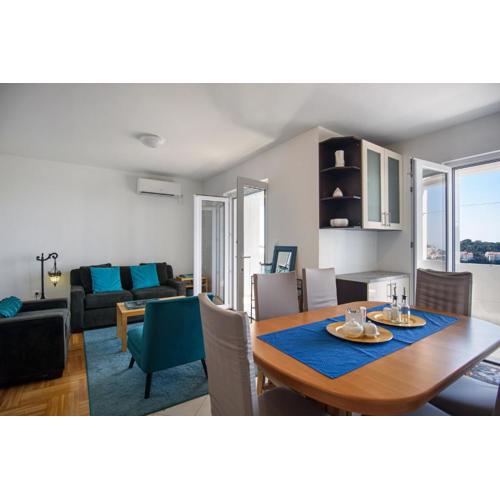BLUE HORIZON APARTMENT by DuHomes
