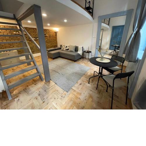 Blue Mirror Apartment