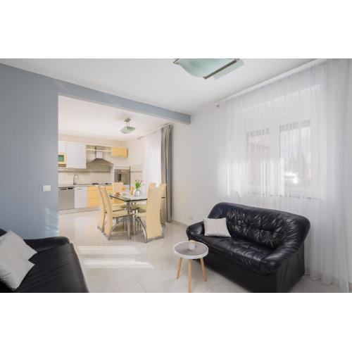 Blue Sky Apartment