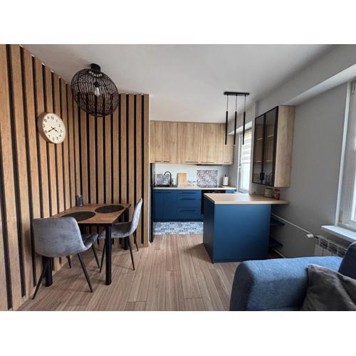 Blue & Wood Studio FV