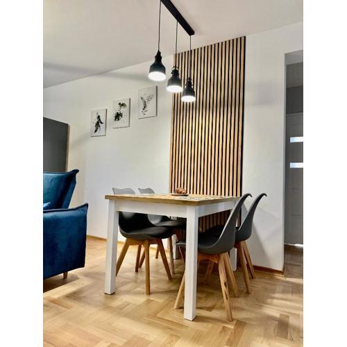 Blue Zone Apartment with FREE Parking, Balcony and Garden