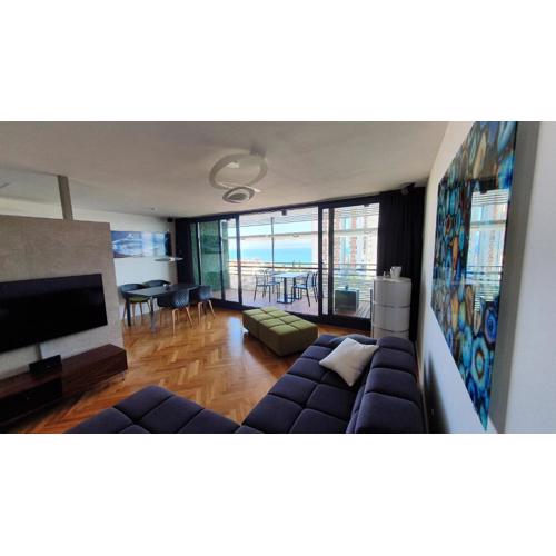 BoB Luxury Design & Sea View Apartment