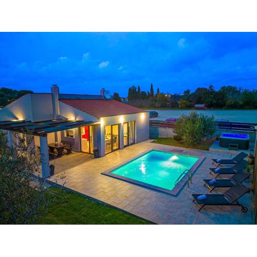 Bobo Family house with pool
