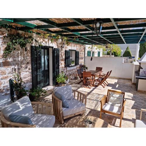Bol: Feel the Traditional stone and wood house with heated swimming pool - MARTI