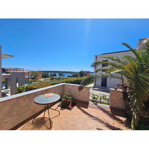 BONACA APARTMENT