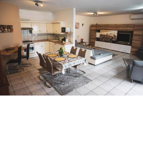 Bory Apartman, zárt udvari parkolás