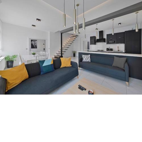 Boutique Apartment Owned by Emperor Peter The Great With 2 Balconies & Jacuzzi