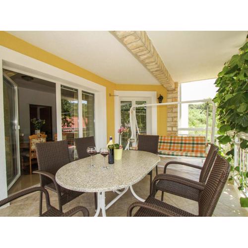 Boutique Apartment with Garden in Trogir