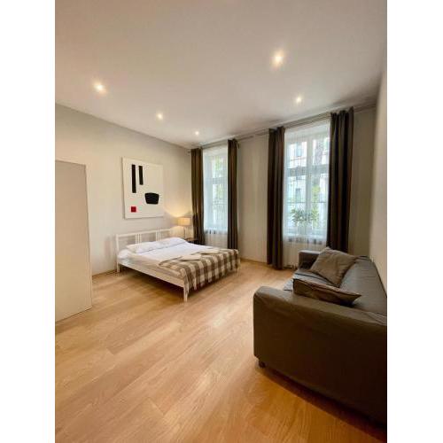 Boutique Apartments - Elegant 1906 Period (95m2)
