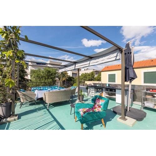 Boutique triple house with garden & roof terrace
