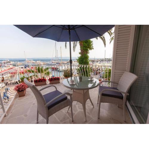 Boutique Waterfront Apartments