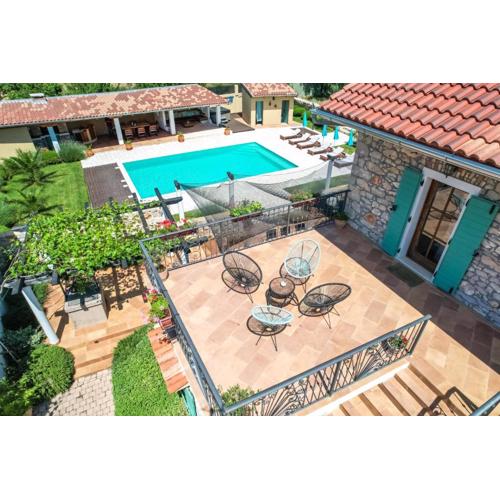 Božini dvori- Villa with Pool, Sauna , Jacuzzi and Tennis Court