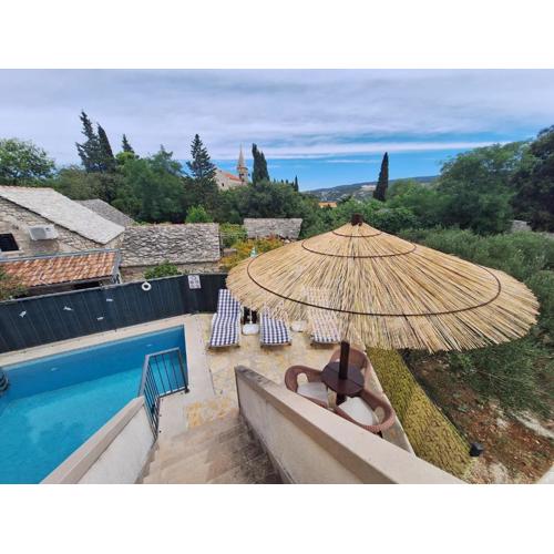 Brač Island Holiday Home With Pool And Sea View