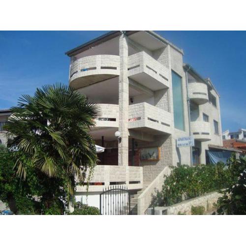 Braco apartments by the sea with a sea view
