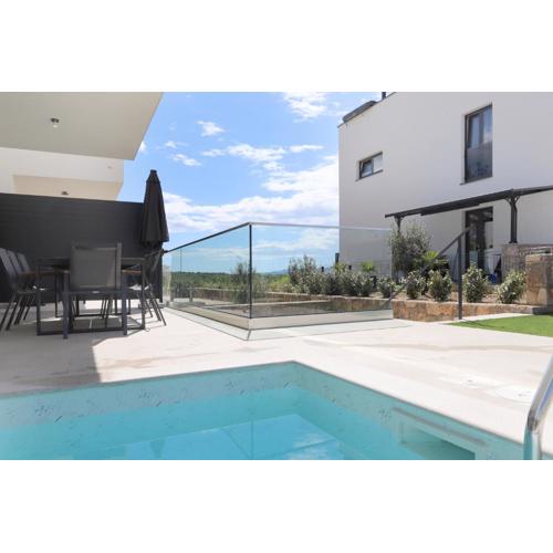 Brand new apartment with private pool