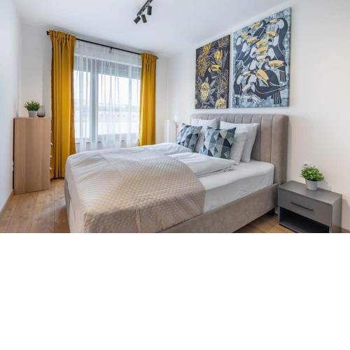 Brand new central flat